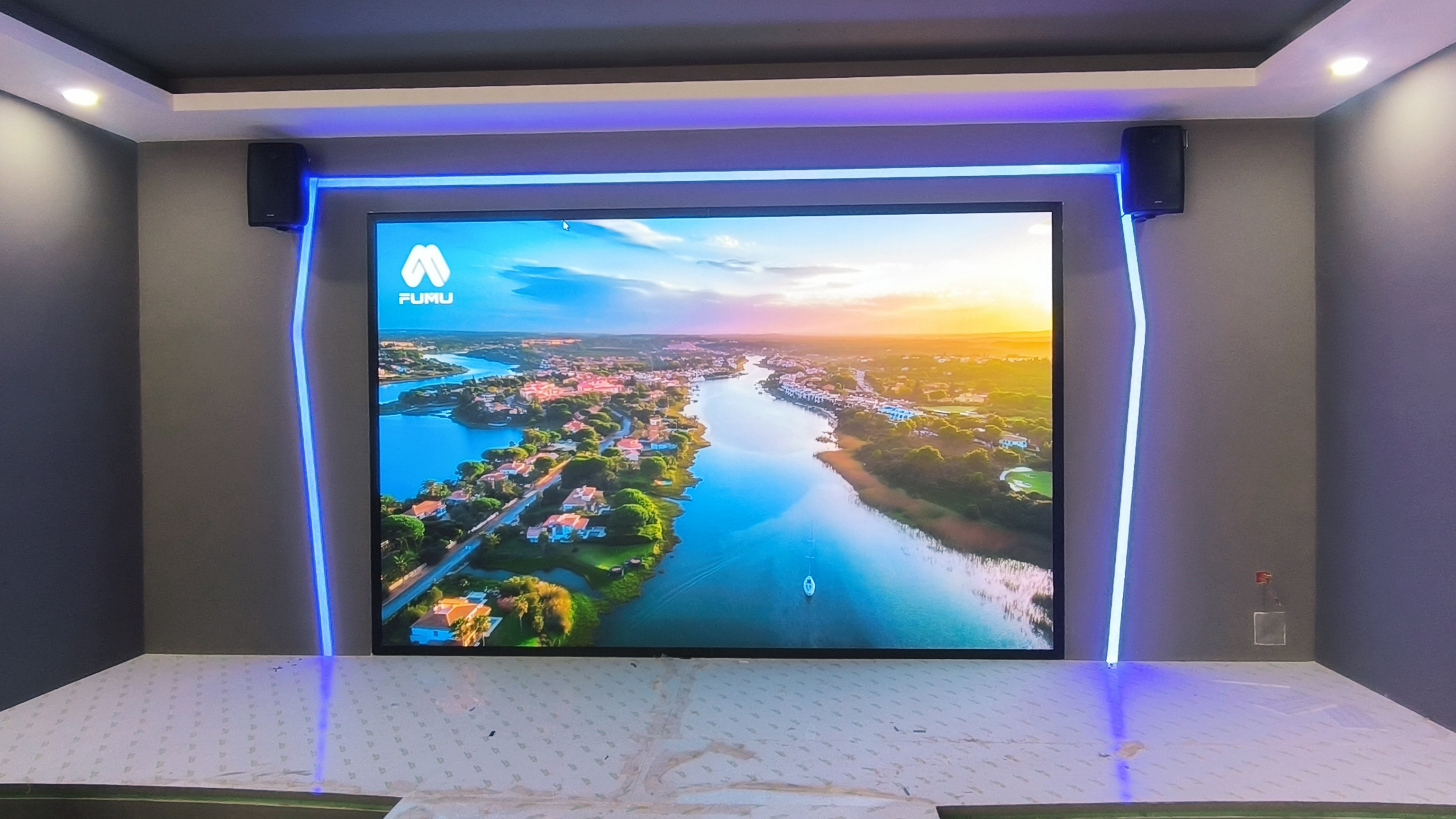 室內LED P2.5顯示屏入駐銳浮戶外有限公司