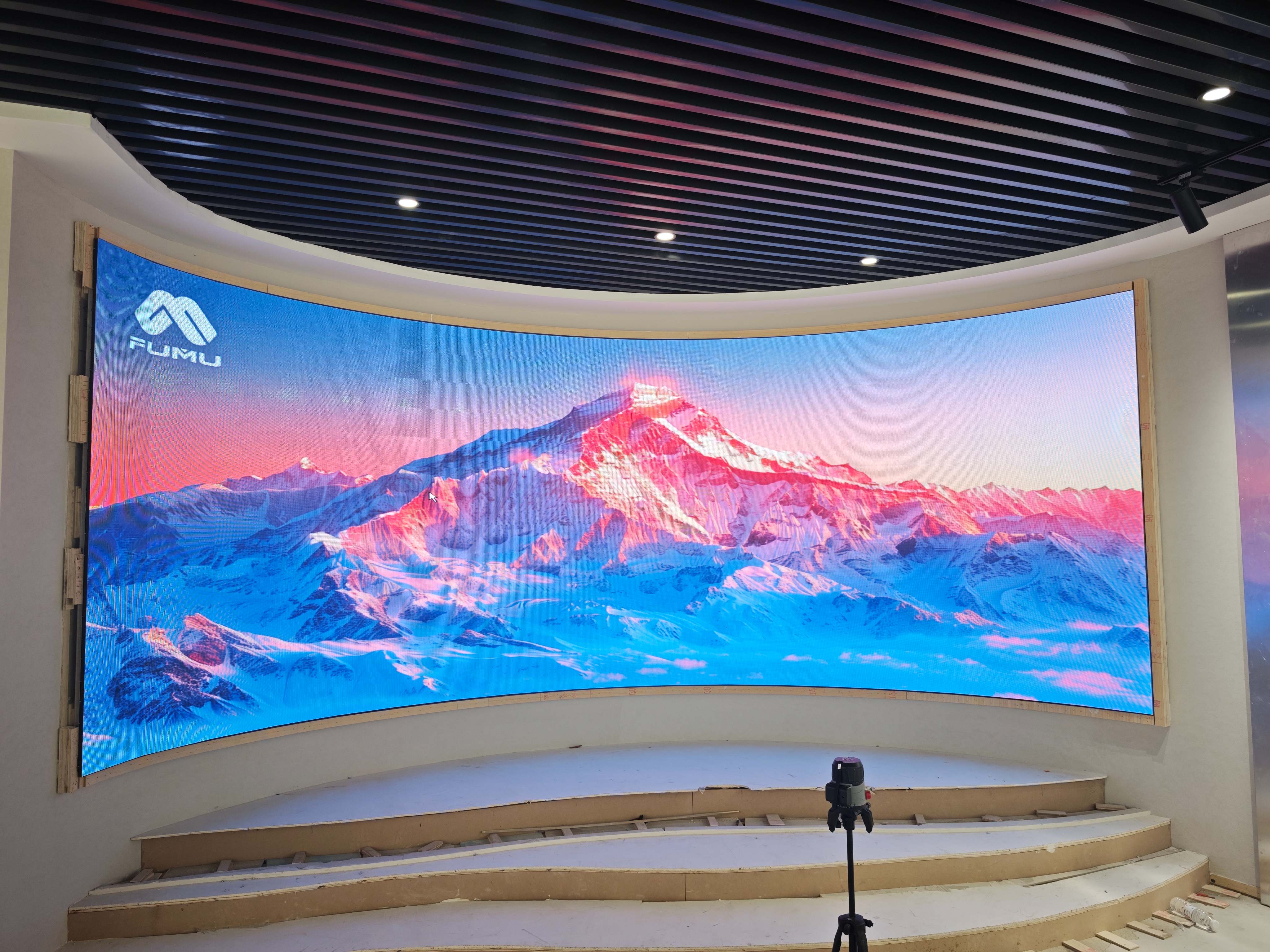 室內LED P2.5顯示屏入駐江蘇庚沃建設有限公司