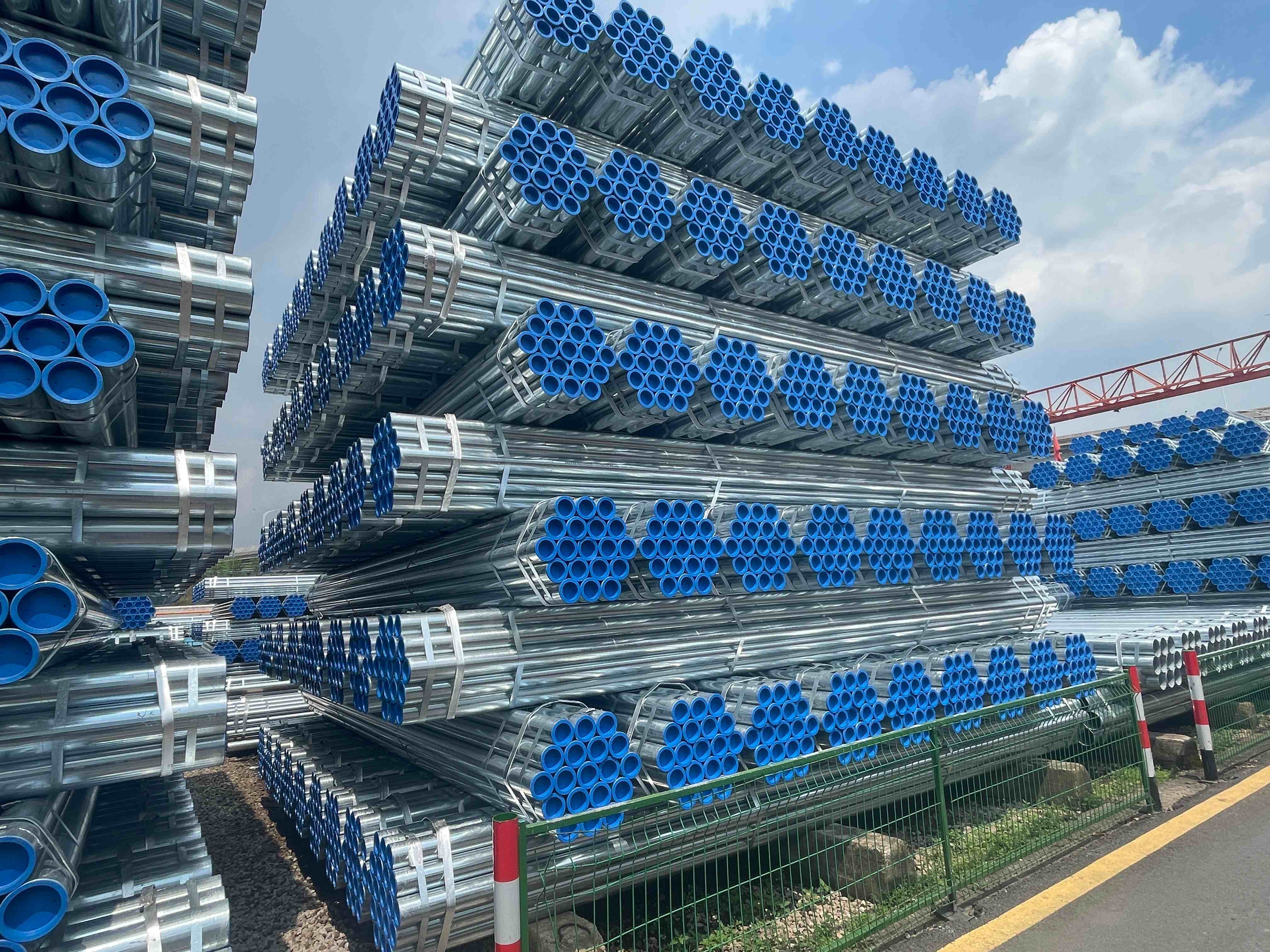 鍍鋅鋼管+槽鋼+角鋼協同賦能 一站式采購助力基建項目提質增效