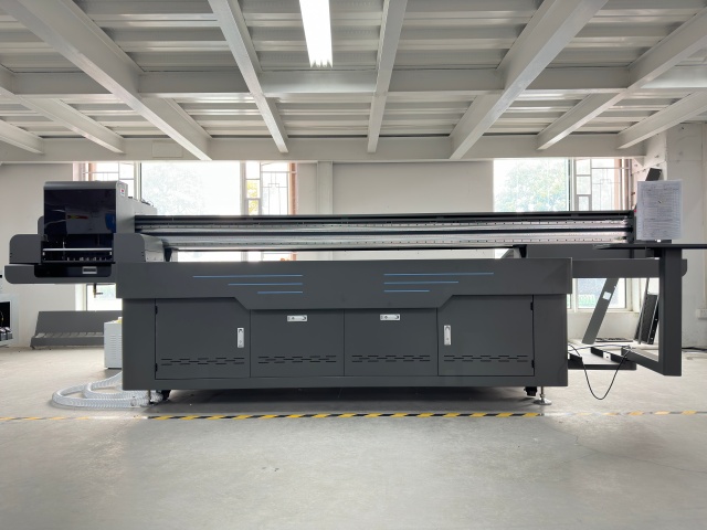 中山動(dòng)漫周邊UV打印機(jī)價(jià)位 廣州百川數(shù)碼設(shè)備供應(yīng)