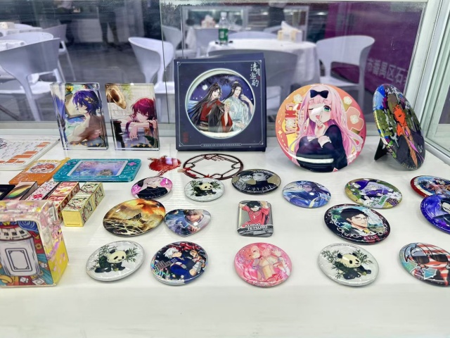 成都平板動(dòng)漫周邊UV打印機(jī)操作教程 廣州百川數(shù)碼設(shè)備供應(yīng)