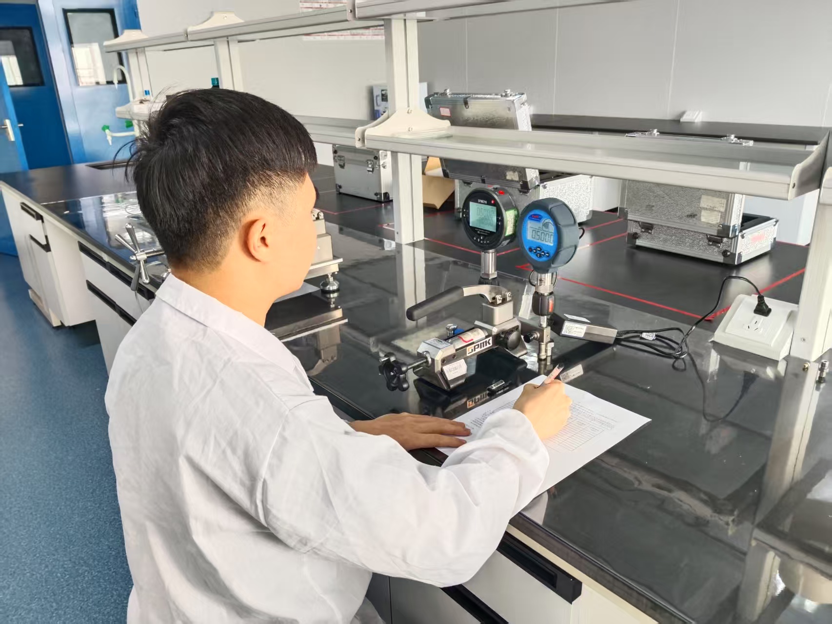 壓力表未定期校準(zhǔn)致企業(yè)被罰萬(wàn)元！2025年校準(zhǔn)新規(guī)需關(guān)注