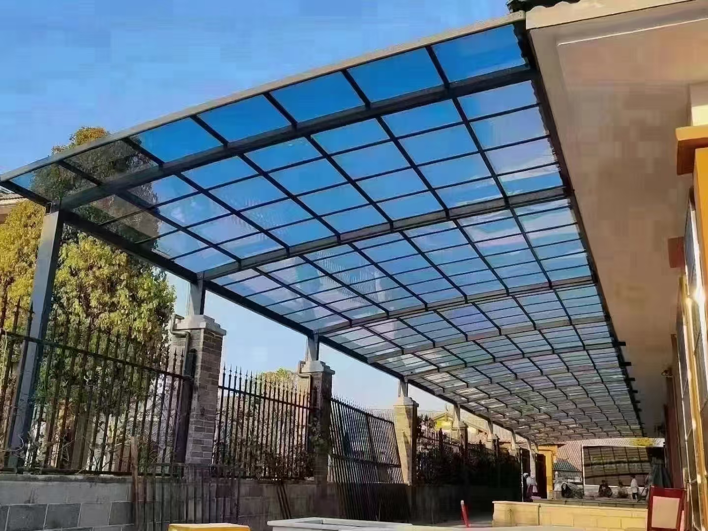 架墙式耐力板雨棚-幕彩遮阳制品有限公司