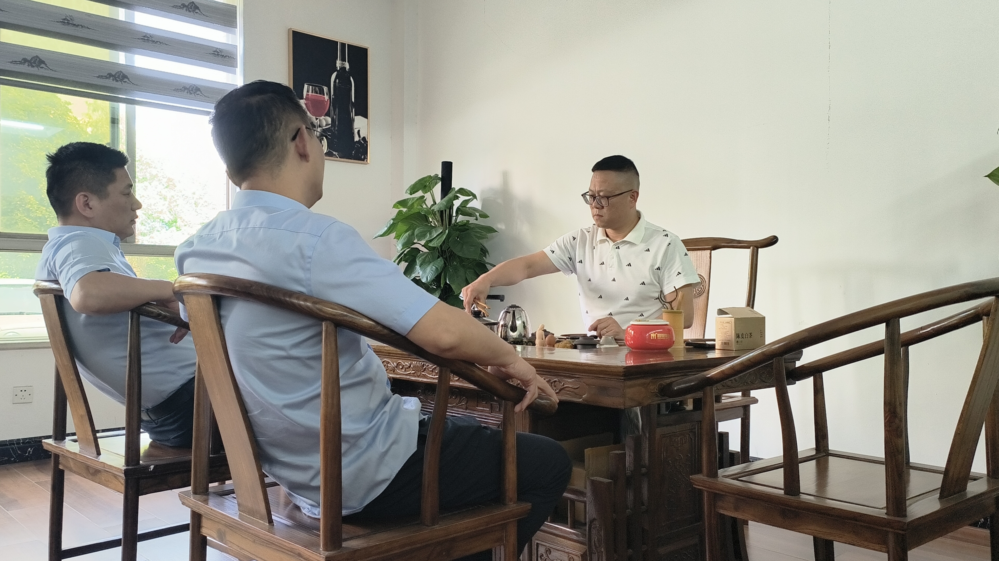 華景川物業(yè)經(jīng)理到訪晶映總部，共探照明升級新方案