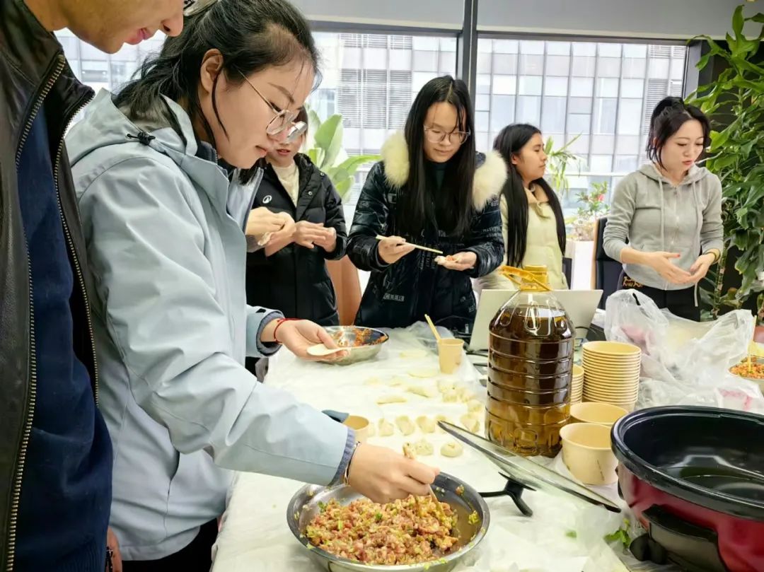 帕信科技冬至包餃子