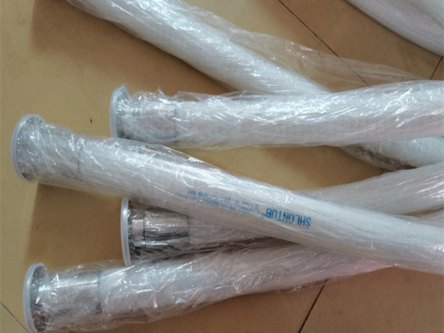 耐腐蝕硅膠鋼絲軟管材質(zhì)柔軟穩(wěn)定可靠,硅膠鋼絲軟管
