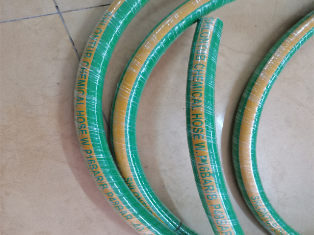 降低物料輸送阻力UPE橡膠化學(xué)化工管節(jié)省成本效益高 深圳盛龍流體供應(yīng)