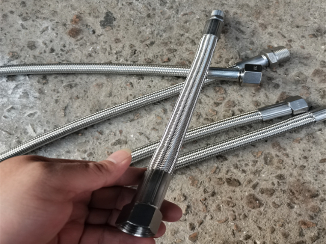 特氟龍襯里特氟龍軟管使用壽命長 深圳盛龍流體供應(yīng)