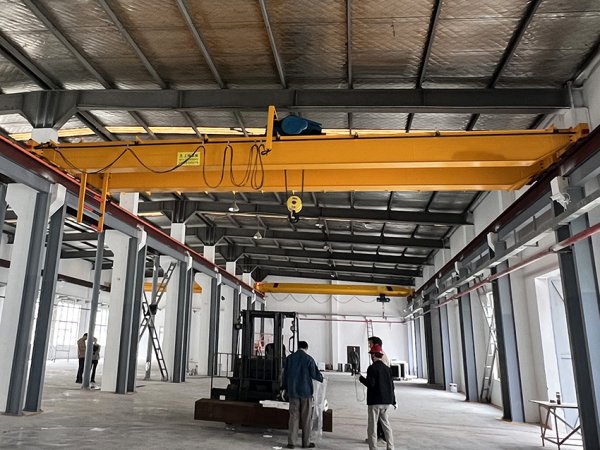 10T電動(dòng)葫蘆雙梁橋式起重機(jī)