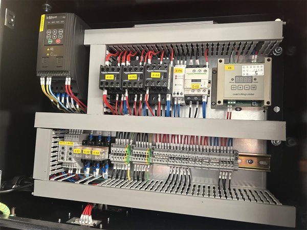 起重機(jī)電器箱