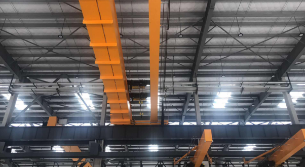 昆山客戶安裝雙梁起重機(jī)及各規(guī)格小型起重機(jī)