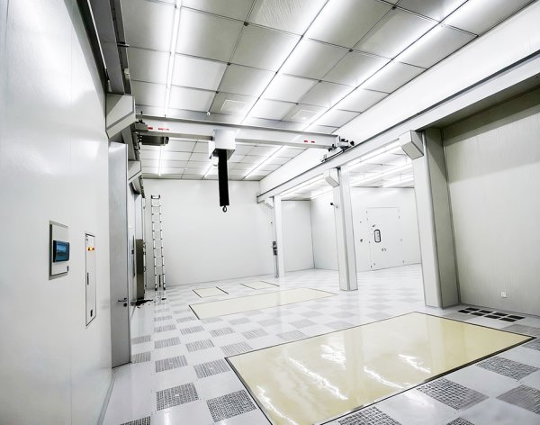 十萬級(jí)潔凈標(biāo)準(zhǔn)2T電動(dòng)單梁橋式起重機(jī)