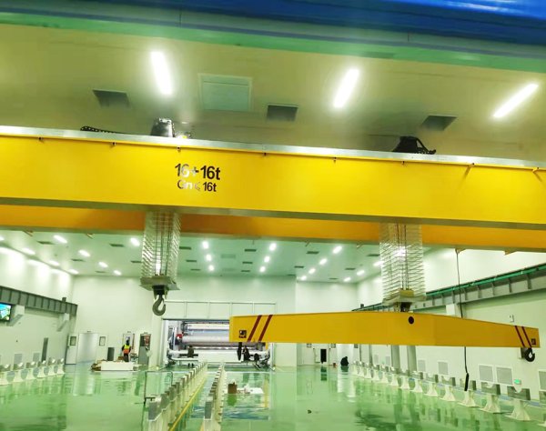 16T+16T雙鉤潔凈室雙主梁橋式起重機(jī)