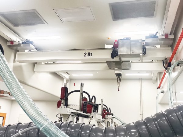 萬級潔凈注塑車間--無塵起重機