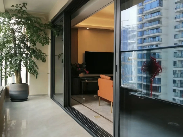 成都單軌對(duì)開(kāi)異向聯(lián)動(dòng)推拉門(mén)生產(chǎn)廠家 來(lái)電咨詢 成都玖米兔門(mén)窗供應(yīng)