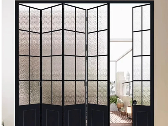 成都輕奢風(fēng)折疊門(mén)公司 抱誠(chéng)守真 成都玖米兔門(mén)窗供應(yīng)