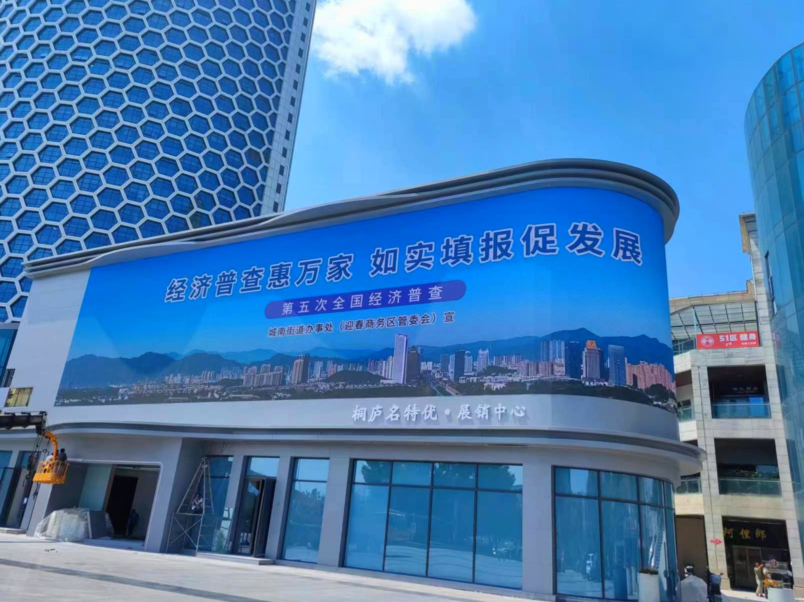 海信商用顯示推出新一代COB星圖系列，搭載行業(yè)新技術實現(xiàn)高畫質和節(jié)能低耗。