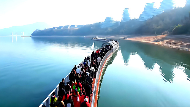 內(nèi)蒙古景區(qū)水上浮橋安裝