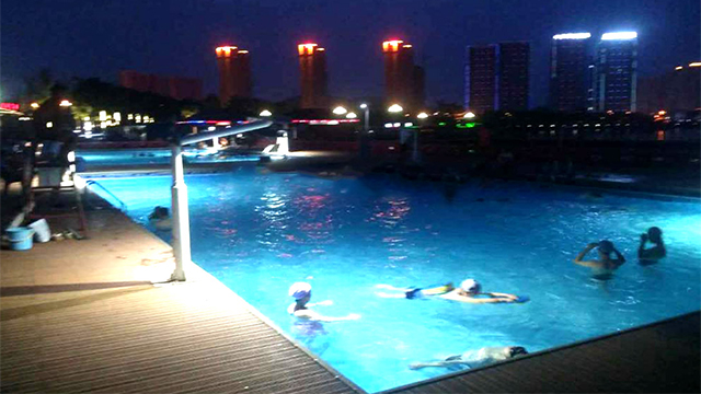 河南水上游泳池圖片,水上游泳池