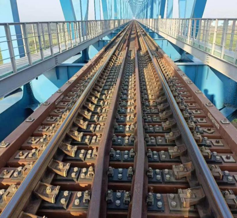 Discussion on the connection of track fasteners