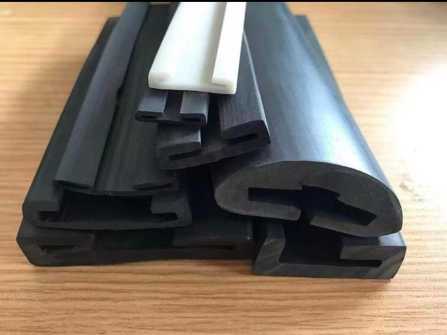 PVC/NBR擠出條廠家供應(yīng) 常州維琦新能源科技供應(yīng)