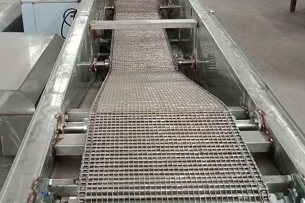 連續(xù)通過(guò)式清洗機(jī)的注意事項(xiàng)及操作事項(xiàng)