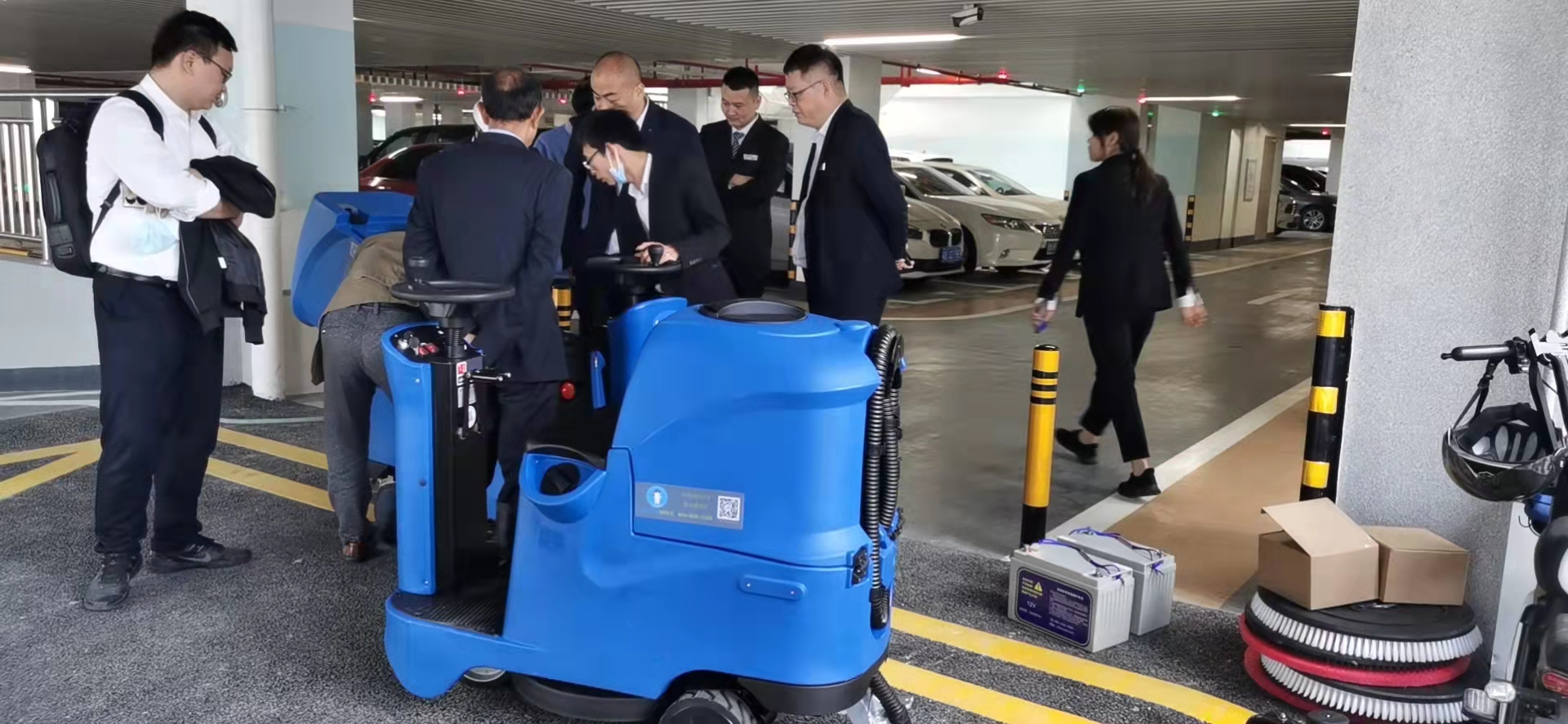 潔臣士專(zhuān)業(yè)定制化車(chē)庫(kù)保潔方案