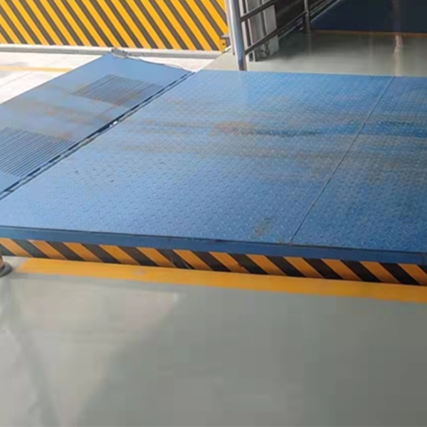 直通式登車橋