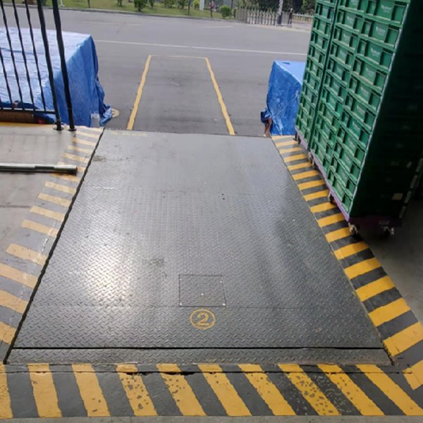 斜坡式登車(chē)橋