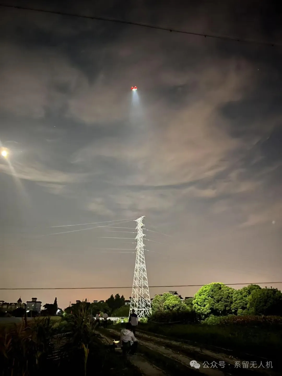 点亮夜空的力量:伟泽系留无人机照明系统如何重塑夜间应急救援新格局?_南京伟泽创力电子科技有限公司