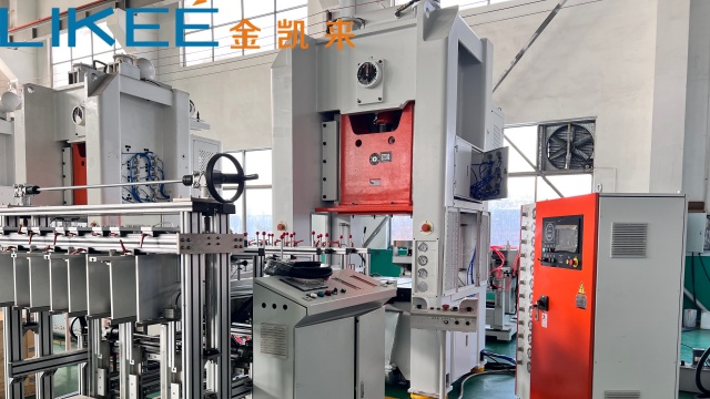 廣東可回收鋁箔餐盒機(jī)器加工定制 歡迎來(lái)電 上海金凱來(lái)機(jī)械模具供應(yīng);