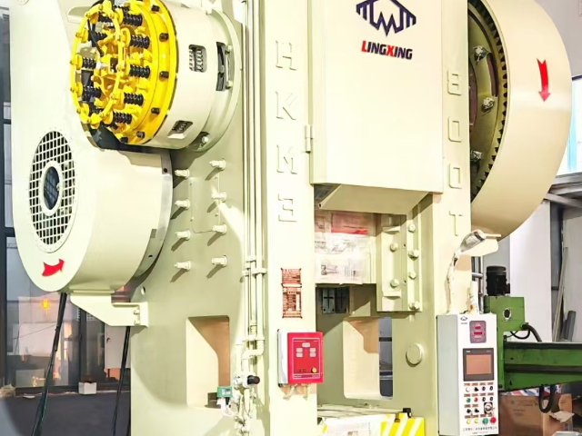 江蘇4000噸二手熱模鍛壓力機(jī)出廠價(jià) 真誠(chéng)推薦 江蘇領(lǐng)興工業(yè)設(shè)備制造供應(yīng)