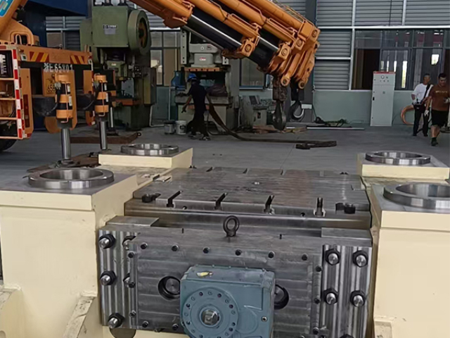 江蘇4000噸二手熱模鍛壓力機(jī)一體化 鑄造輝煌 江蘇領(lǐng)興工業(yè)設(shè)備制造供應(yīng);