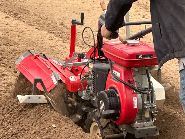 雞西草莓起壟機(jī)經(jīng)銷商 悅田農(nóng)機(jī) 無(wú)錫悅田農(nóng)業(yè)機(jī)械科技供應(yīng);