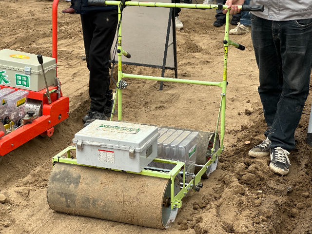 江蘇大棚電動播種機參數(shù) 歡迎咨詢 無錫悅田農(nóng)業(yè)機械科技供應(yīng)