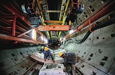 解決軌道建設(shè)難題：鋼支撐伺服系統(tǒng)的挑戰(zhàn)與策略