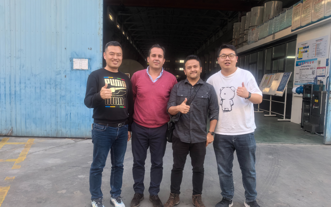 熱烈歡迎墨西哥鋁業(yè)友人蒞臨我司參觀指導