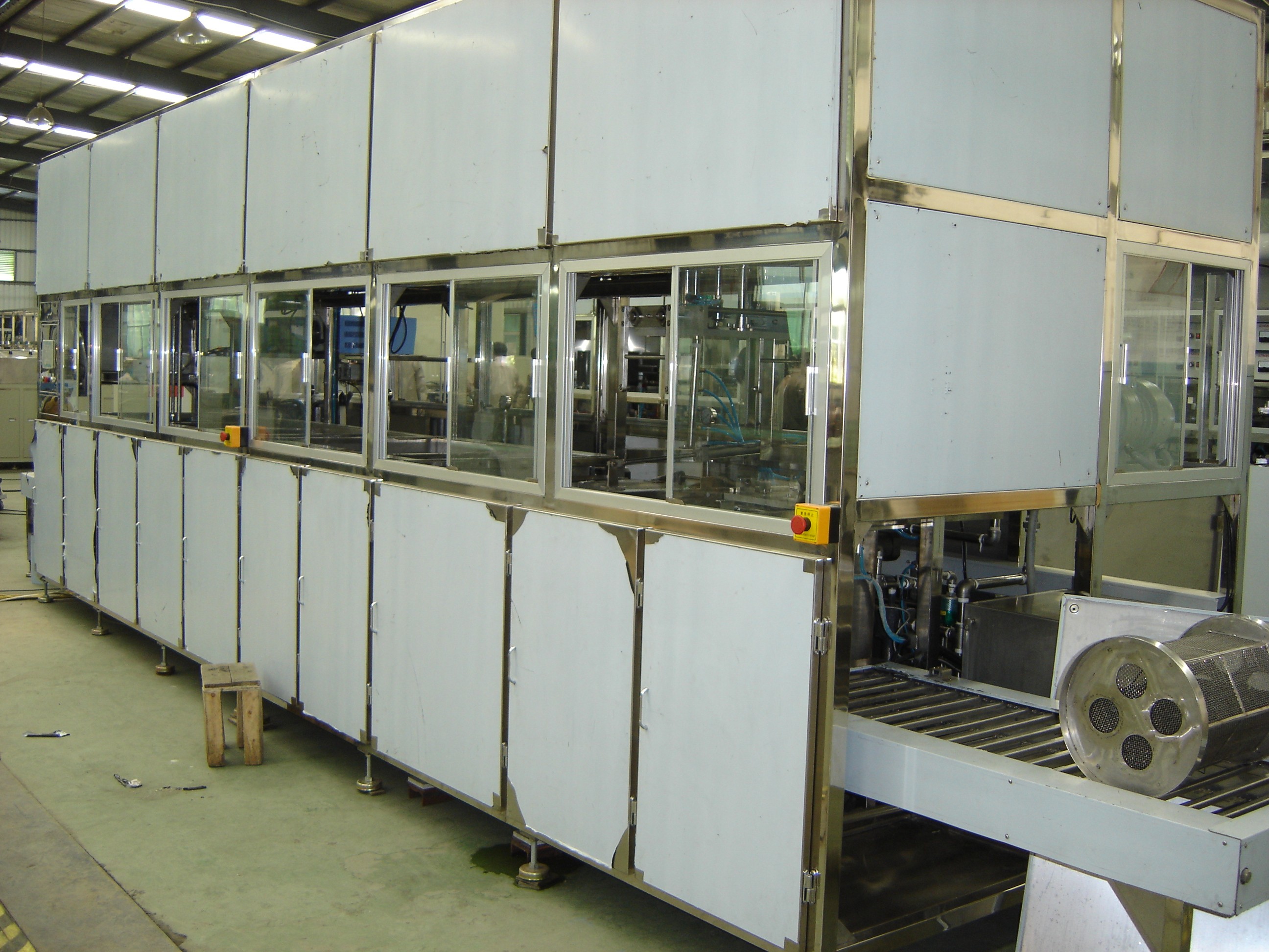 玻璃鏡片清洗機(jī):光學(xué)領(lǐng)域的清潔衛(wèi)士