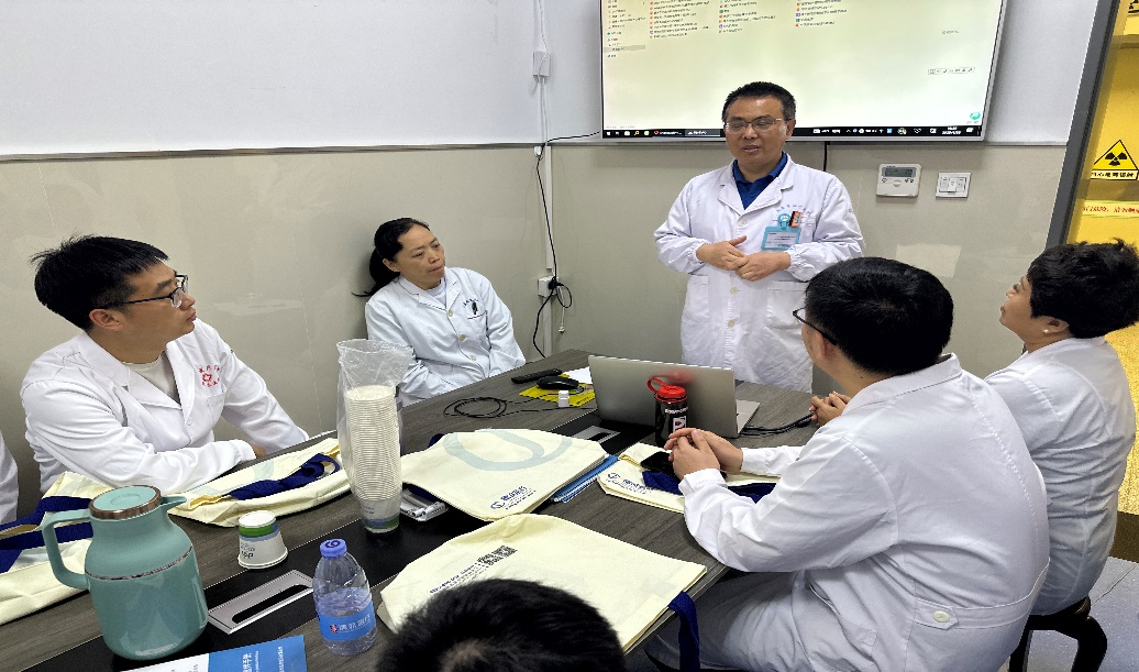 一群人正在用餐聊天

AI 生成的內容可能不正確。