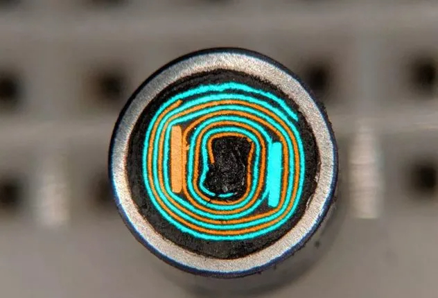 把電子元器件“切開(kāi)”是這個(gè)樣子……