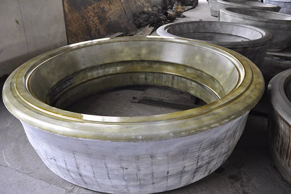 Vertical mill grinding roller