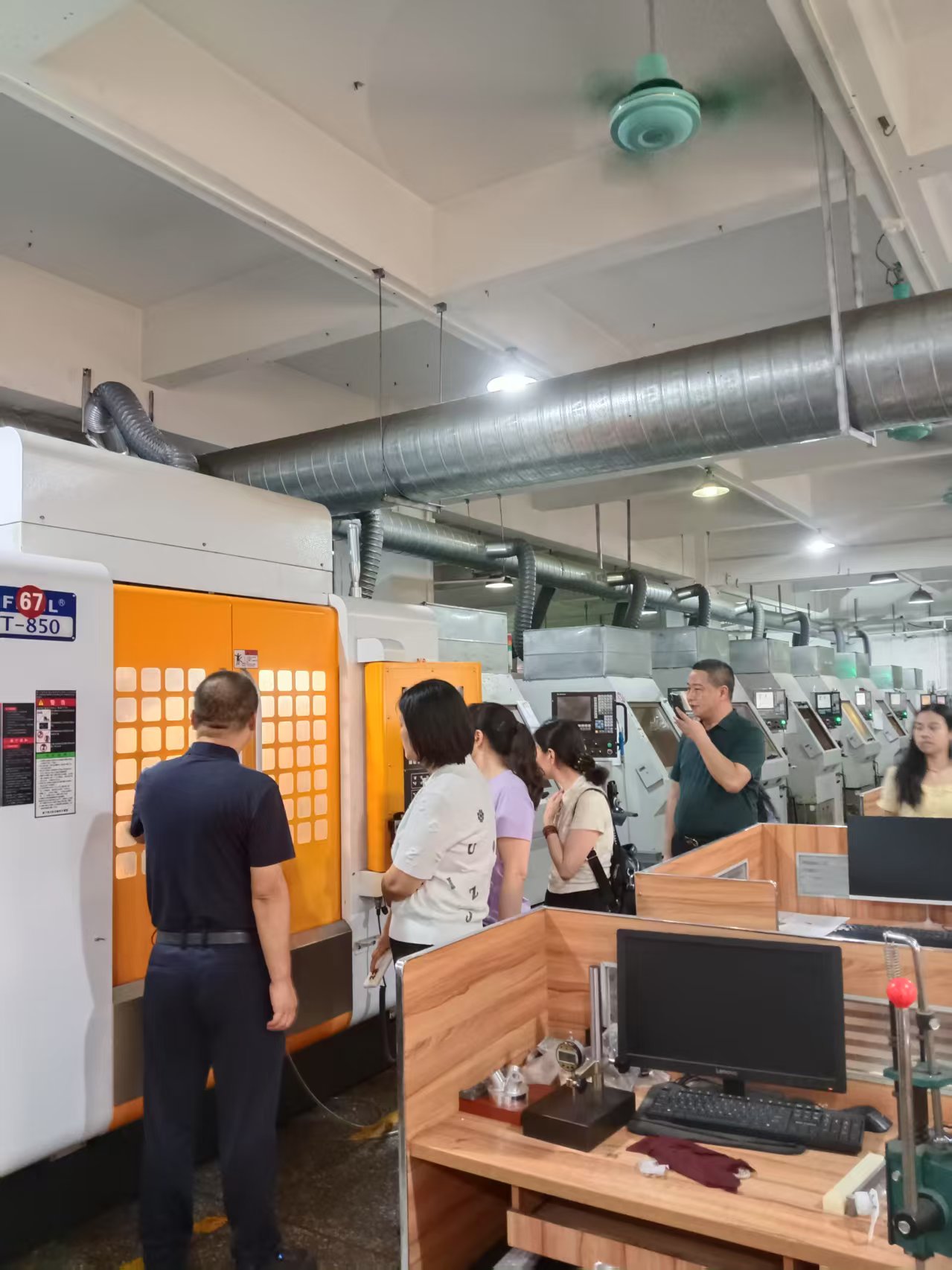 東莞京雕教育是否會跟蹤服務已就業的學員，了解并進行改進和優化