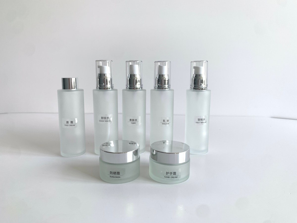 化妝品包裝如何更顯奢感？特殊工藝標簽打造視覺亮點