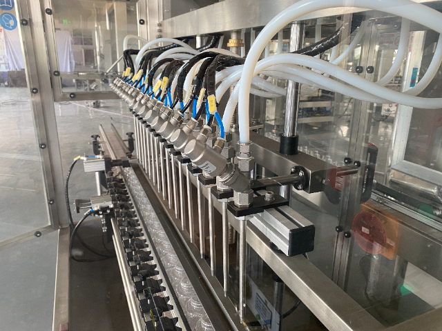 黑龍江單頭/雙頭/多頭玻璃水灌裝機(jī)哪家比較好 武漢東泰博銳自動(dòng)化設(shè)備供應(yīng)
