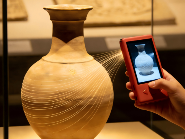 巡展讲解器和人工讲解哪个好,讲解器