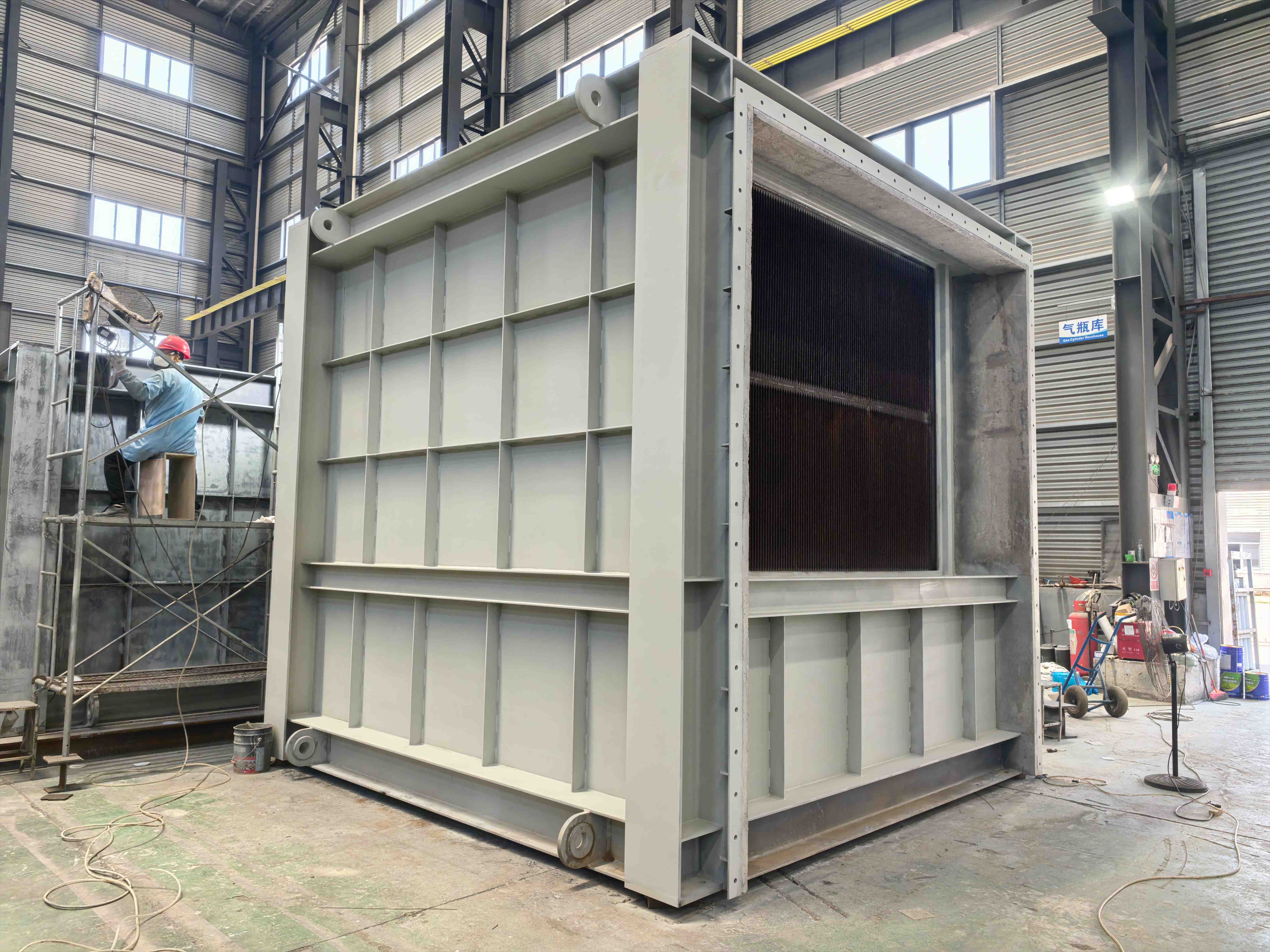 高溫?zé)煔饫_如何解決？選用不銹鋼煙氣冷卻器更安心