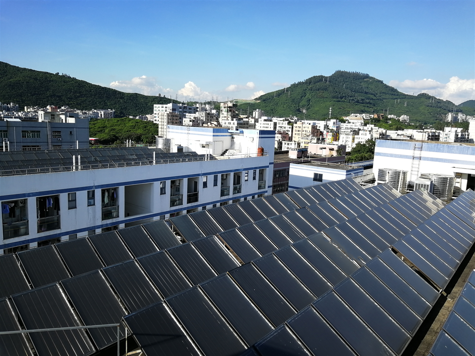 太陽能熱水器
太陽能熱水器