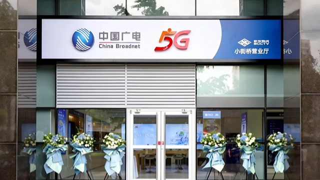 Orafol喷绘布发光门头灯箱厂家 深圳市骏龙广告器材供应;