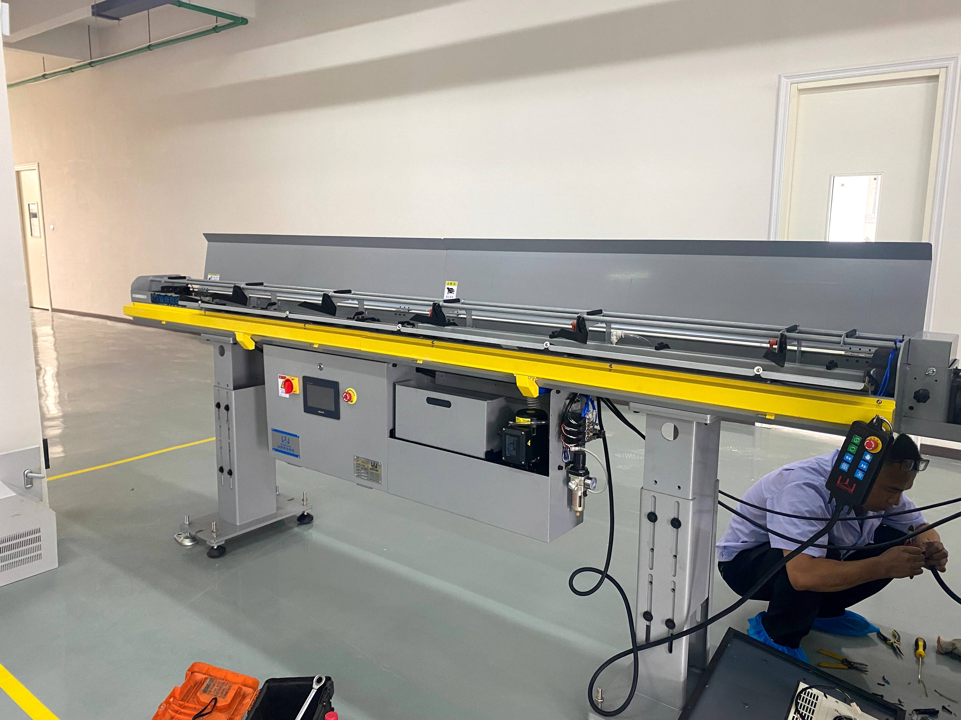 搭配数控车床自动送料机车间视频