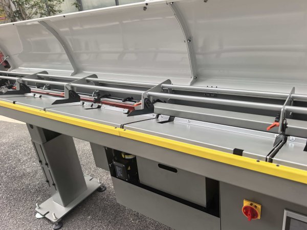 SG-32中型油膜式自动棒材送料机 送料直径5-32mm 送料长度2.5米与3.0米 两款   